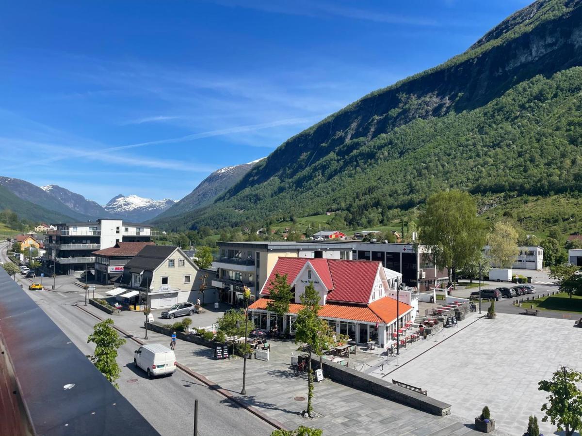 Stryn House - Hotel & Apartments Exteriör bild