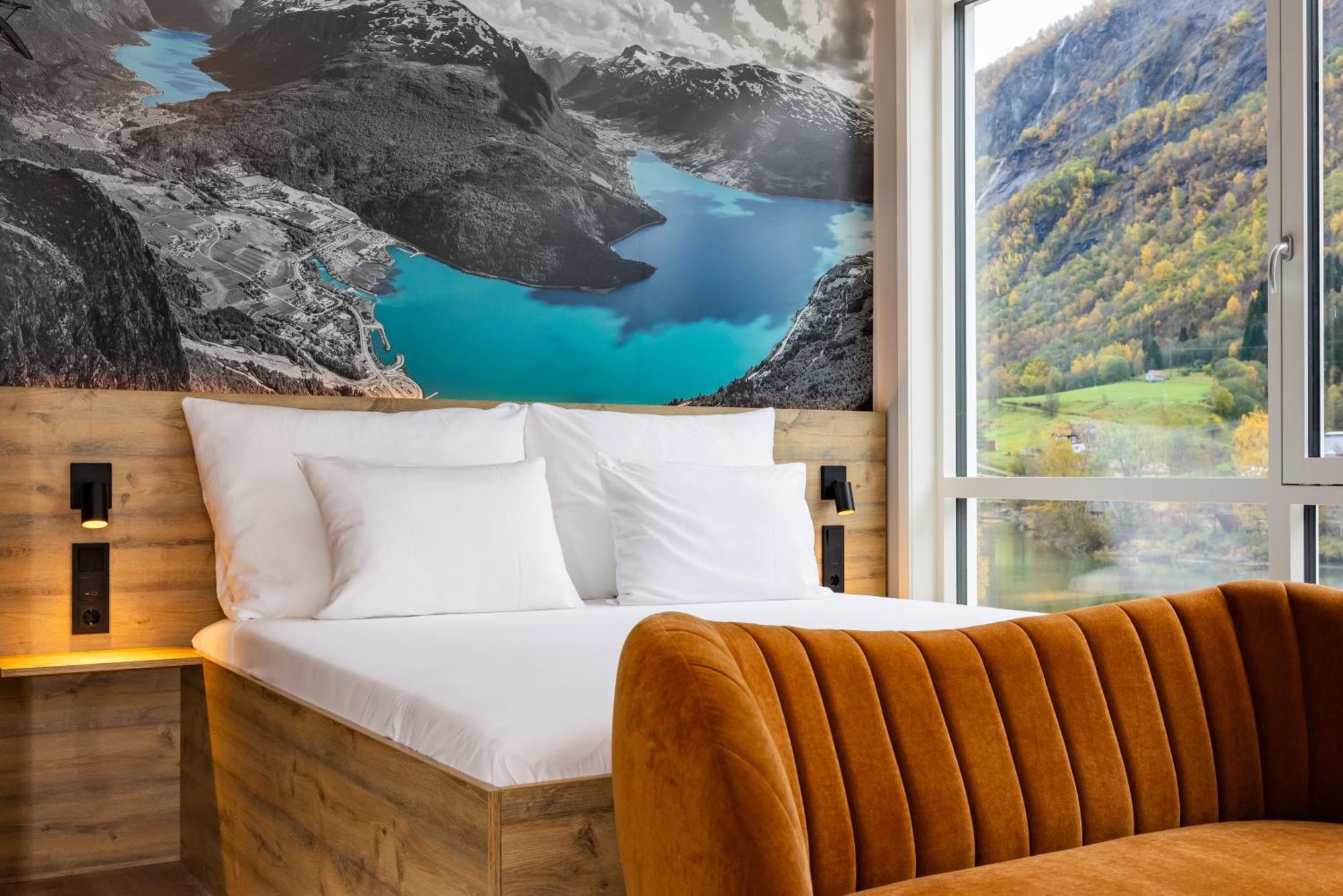 Stryn House - Hotel & Apartments Exteriör bild